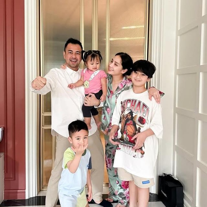 <p>Putra pertama pasangan artis Raffi Ahmad dan Nagita Slavina, Rafathar Malik Ahmad baru saja merayakan ulang tahunnya yang ke-10, Bunda. Raffi dan Nagita pun tak mau melewatkan momen memberikan kejutan manis untuk Rafathar, Jumat (15/8/2025). (Foto: Instagram @raffinagita1717)</p>