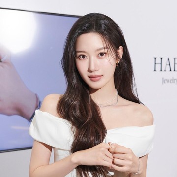 Moon Ga Young akan Jadi MC Program Survival Band Baru Mnet, Steal Heart Club