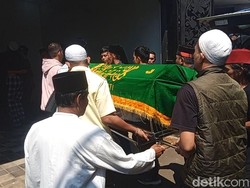 Mpok Alpa Meninggal Dunia, Raffi Ahmad Ungkap Firasat Sejak Semalam