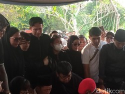 Kesedihan Anwar BAB Kenang Kebaikan Mpok Alpa Semasa Hidup