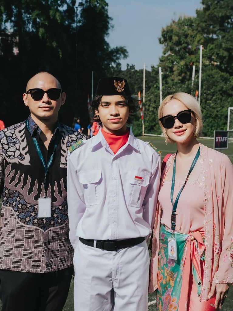 Noah Sinclair jadi petugas upacara