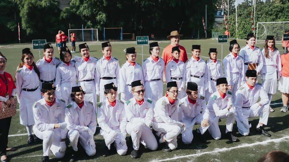 Noah Sinclair jadi petugas upacara