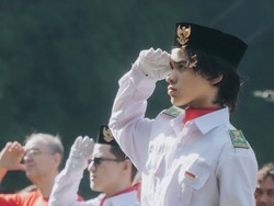 7 Potret Noah Anak BCL Jadi Pemimpin Paskibra 17 Agustus di Sekolah