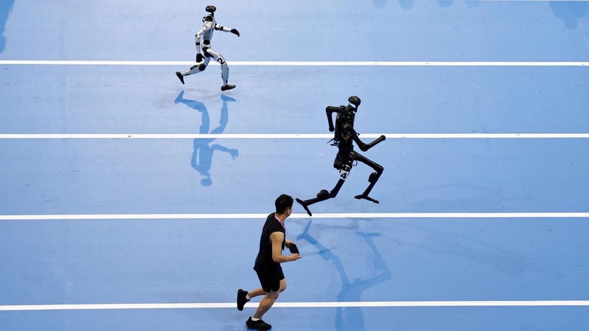 FOTO: Ragam Aksi Memukau Robot di Olimpiade Humanoid Pertama di China