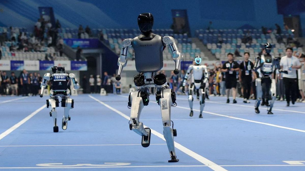 FOTO: Ragam Aksi Memukau Robot di Olimpiade Humanoid Pertama di China