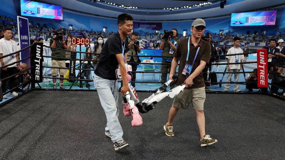 FOTO: Ragam Aksi Memukau Robot di Olimpiade Humanoid Pertama di China