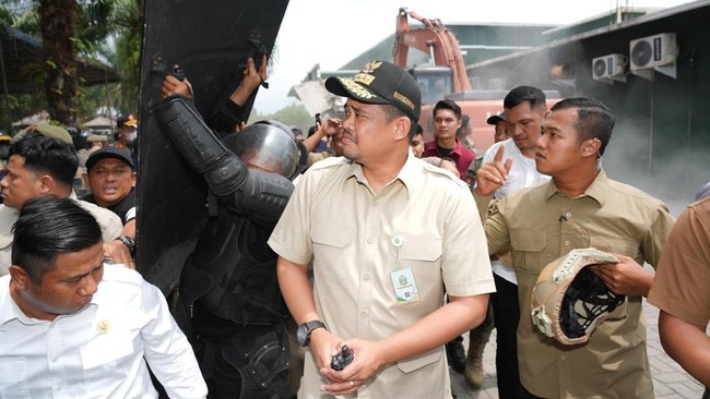 Dua pejabat eselon II di lingkungan Pemerintah Provinsi Sumatera Utara mengundurkan diri secara bersamaan.