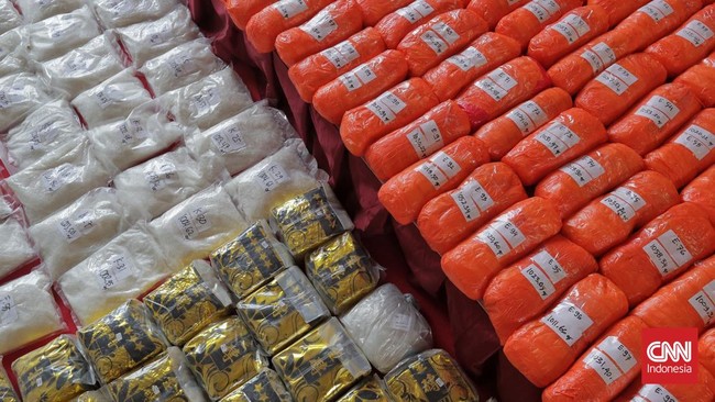 Polda Sumut ungkap jaringan narkotika internasional, menyita 50 kg sabu dan 20.000 pil ekstasi di Bagan Asahan yang diselundupkan dari Malaysia.