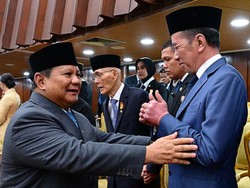 Sidang Tahunan MPR, 2 Jempol Jokowi ke Prabowo
