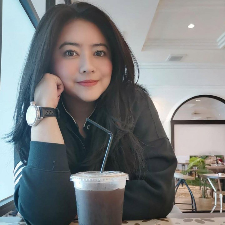 <p>Qory Sandioriva yang mengawali kariernya di dunia hiburan sebagai Puteri Indonesia pada 2009 ini ternyata juga memiliki tanggal ulang tahun yang sama dengan Kemerdekaan Indonesia, yakni 17 Agustus. Tahun ini Qory akan menginjak usia 33 tahun.&nbsp;(Foto: Instagram@qorysandrioriva)</p>
