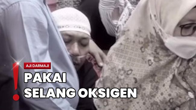 Momen Pilu Suami Antarkan Mpok Alpa ke Peristirahatan Terakhir
