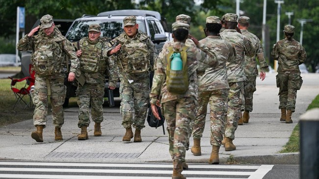 Ratusan pasukan Garda Nasional AS diterjunkan ke Washington DC, diklaim untuk bersihkan ibu kota dari gangster.