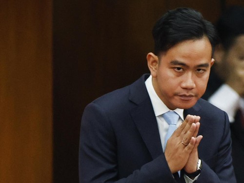 Gibran Ganti Dasi di Sidang Tahunan MPR, dari Merah ke Biru Muda