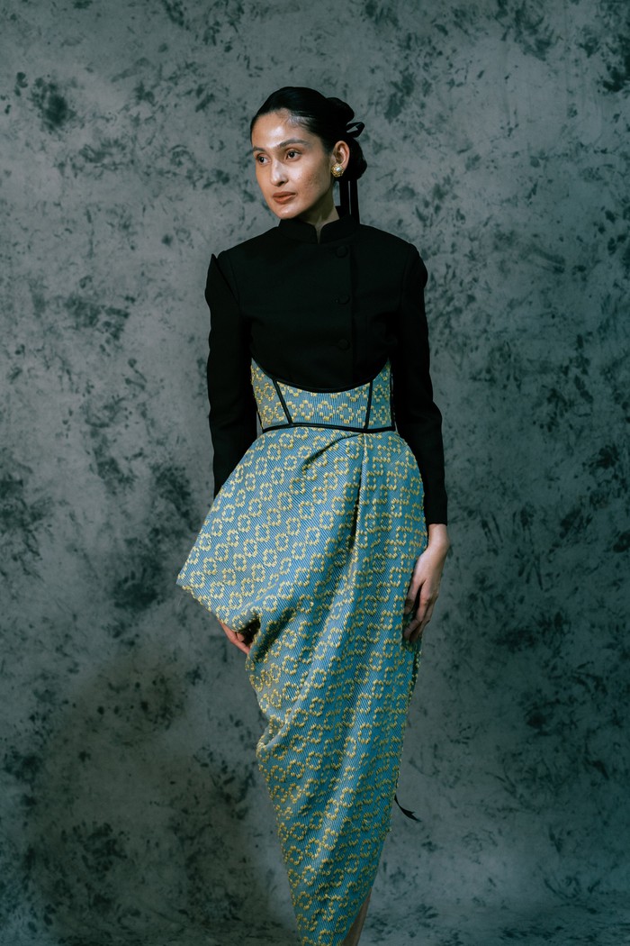 Dengan karya yang sangat terikat dengan struktur tegas, mempertemukan budaya dengan siluet kontemporer, Wilsen menjadikan kain Tenun Sabilulungan dari Tasikmalaya, Jawa Barat, sebagai primadona dalam koleksinya untuk KKI/ Foto: Dok. Wilsen Willim