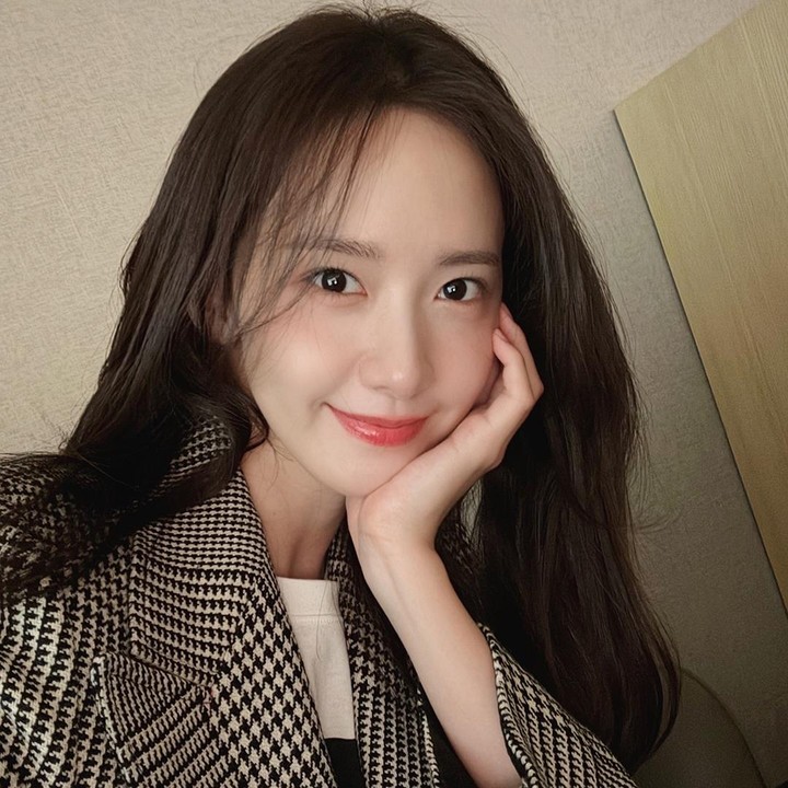 <p>Bukan hanya film, perempuan 35 tahun itu juga kembali bermain dalam drama mendatang yang berjudul <em>Bon Appetit, Your Majesty</em>. Dilansir dari laman <em>Soompi,</em> Yoona beradu akting dengan Lee Chae Min. Episode perdana drama terbaru ini akan tayang di Netflix pada 23 Agustus 2025.&nbsp;(Foto: Instagram@limyoona_official)</p>
