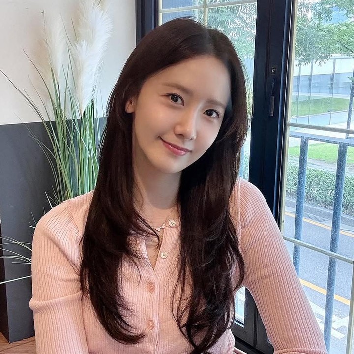 <p>Kehadiran Yoona dalam acara tersebut ternyata untuk mempromosikan film terbarunya berjudul <em>Pretty Crazy</em> yang tayang pada 13 Agustus 2025. Pada film ini, Yoona beradu akting dengan aktor ternama Ahn Bo Hyun.&nbsp;(Foto: Instagram@limyoona_official)</p>