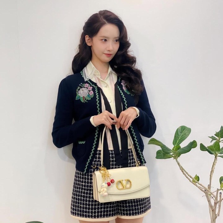 <p>Bunda pencinta K-Pop atau drama Korea alias drakor mungkin sudah tidak asing lagi dengan perempuan cantik satu ini, bukan? Im Yoon-ah atau Yoona SNSD kembali menjadi perbincangan hangat publik. (Foto: Instagram@yoona__lim)</p>