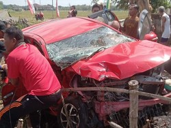 Penampakan Agya Ringsek Usai Tertabrak KA Batara Kresna di Wonogiri