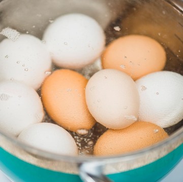 4 Cara Mengetahui Telur Busuk yang Sudah Tak Layak Dikonsumsi