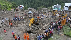 300 Tewas Akibat Banjir Bandang di 3 Negara Kaki Himalaya