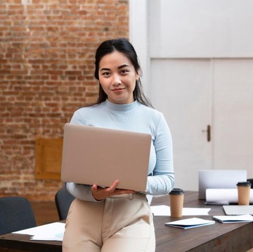 8 Ciri Pemimpin Perempuan yang Workaholic