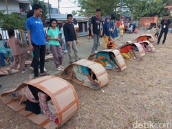 Keseruan Warga Tello Baru Makassar Peringati HUT RI Lewat Lomba Trenggiling