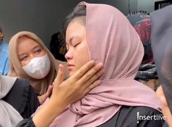 Detik-detik Sherly Beri Ciuman Terakhir ke Mpok Alpa Usai Pingsan Berulang Kali