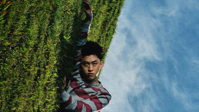 Lirik Lagu Senja - Rich Brian