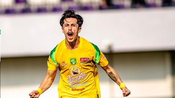 Berita Olahraga Terkini CNN Sport : Hasil Super League: Hokky Caraka Kesal, Persita Dihajar Persebaya