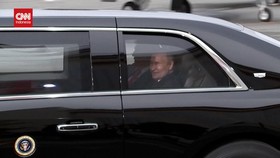 VIDEO: Putin Semringah Naik Limosin The Beast AS Bareng Trump  