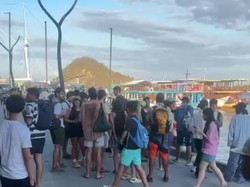 Kapal Wisata Kehabisan BBM, Puluhan Turis Tertahan di Marina Labuan Bajo