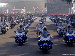 Dikendarai Wanita TNI, Puluhan Moge Kawal Kirab Bendera