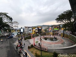 Alun-alun Kuningan: Denyut Kota di Bawah Bayang Gunung Ciremai