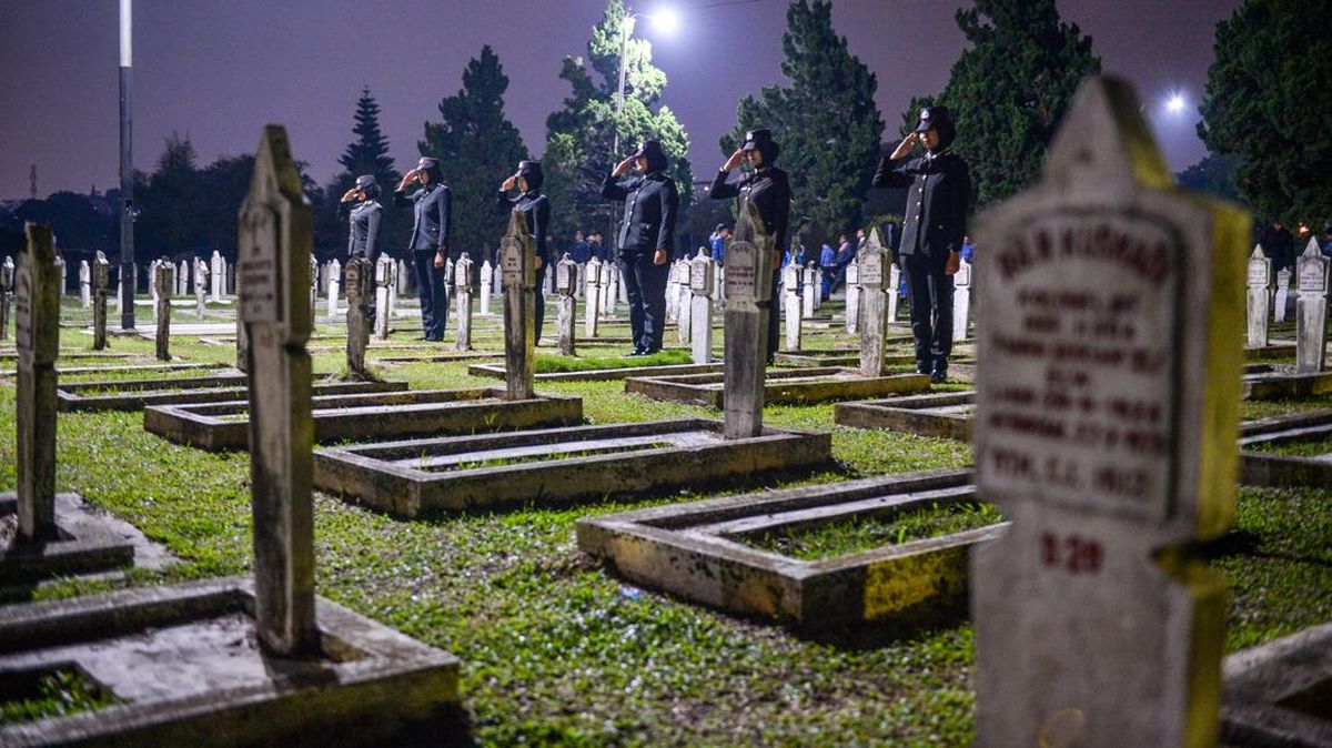 Napak Tilas ke Taman Makam Pahlawan Kala Peringatan Hari Pahlawan