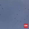 Pesawat Tempur TNI AU Bentuk Formasi Angka 80 di Langit Jakarta