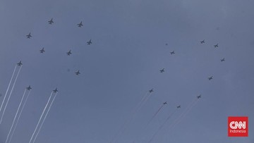 Pesawat Tempur TNI AU Bentuk Formasi Angka 80 di Langit Jakarta