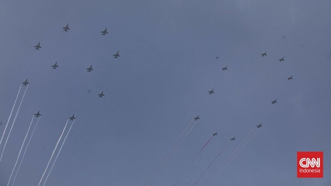 Pesawat Tempur TNI AU Bentuk Formasi Angka 80 di Langit Jakarta TNI AU mempersembahkan atraksi pesawat tempur yang membentuk formasi angka 80 di langit Jakarta saat perayaan Kemerdekaan Republik Indonesia ke-80.
