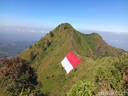 10 Gunung untuk Merayakan Hari Kemerdekaan 17 Agustus