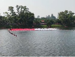 HUT Ke-80 RI, Bendera Merah Putih Raksasa Terbentang di Waduk Situ Gintung