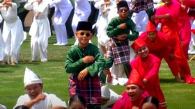 Bocah 'Aura Farming' Tampilkan Tari Pacu Jalur di Depan Prabowo