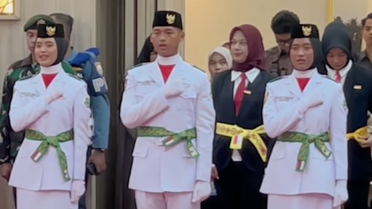 Fabian Anak Denny Cagur Jadi Paskibraka HUT RI, Ini 7 Potretnya Jalani Upacara Pengukuhan