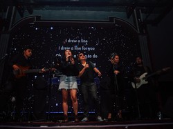 Diandra Aprilia Tersanjung Duet Bareng Sandhy Sondoro