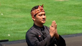 Aktor Laga Iko Uwais Pamer Jurus Silat Depan Prabowo di Istana