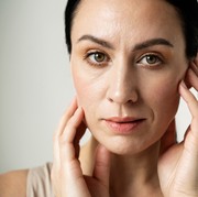 4 Cara Efektif Mengatasi Kerutan Sejak Dini agar Selalu Tampak Awet Muda