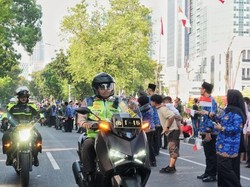 Naik Motor, Kakorlantas Terjun Langsung Pimpin Pengamanan Puncak HUT Ke-80 RI