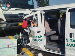 Minibus SMAN 5 Taruna Brawijaya Tabrak Truk di Tol Jombang, 4 Terluka