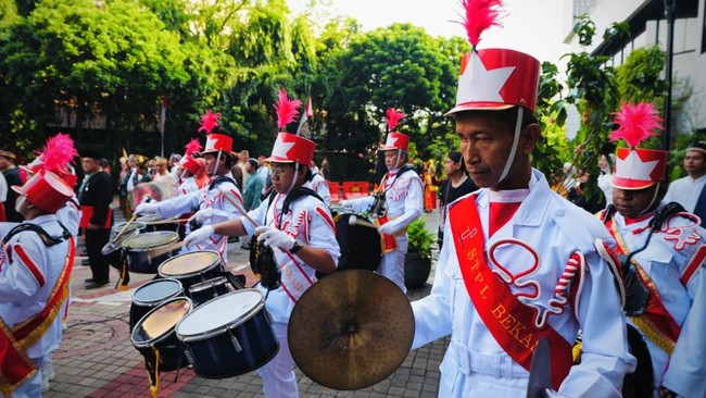 Kemensos juga memberikan penghargaan Satyalancana Karya Satya kepada sejumlah pegawai atas pengabdian selama 10, 20, dan 30 tahun.