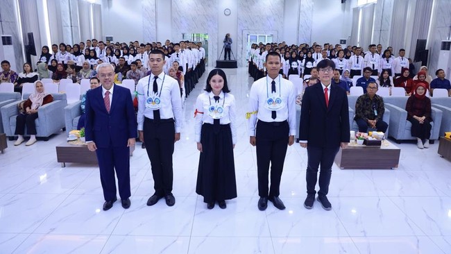 Minat masuk Politeknik Ketenagakerjaan melonjak, dengan 20 ribu pendaftar untuk 180 kuota, Polteknaker fokus pada kualitas dan akreditasi internasional.
