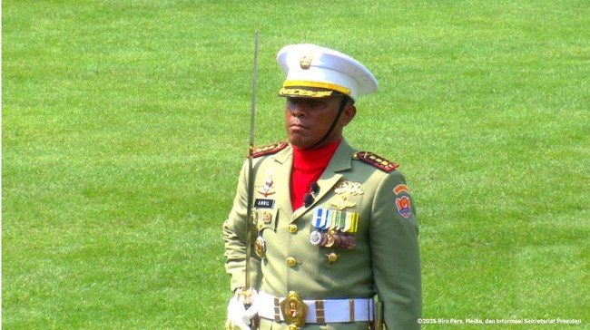 Anggota Komando Pasukan Khusus (Kopassus) TNI Kolonel Inf Amril Hairuman Tehupelasury menjadi Pemimpin Upacara Detik-Detik Proklamasi.