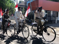 Konvoi Sepeda Ontel Warnai Perayaan HUT ke-80 RI di Mataram